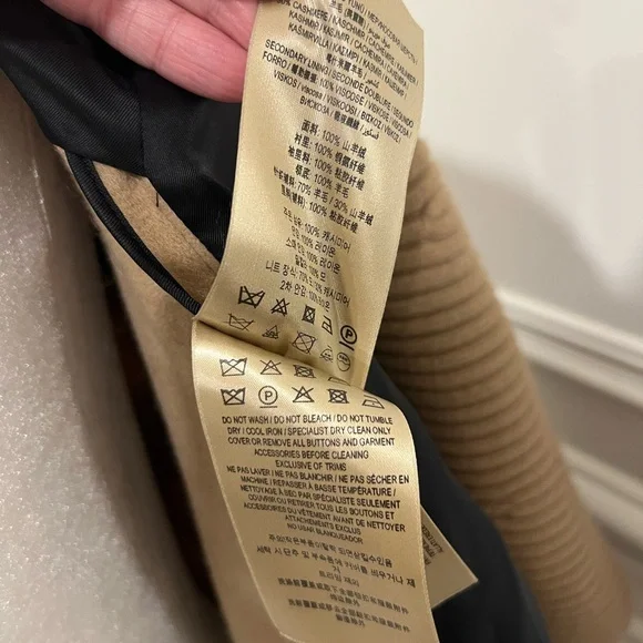 Burberry cashmere detachable shawl collar coat. Size 6 - Picture 8 of 17